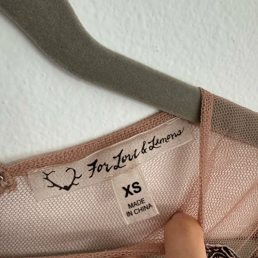 For love and lemons Sierra maxi dress in blush floral. Size XS - Picture 9 of 9